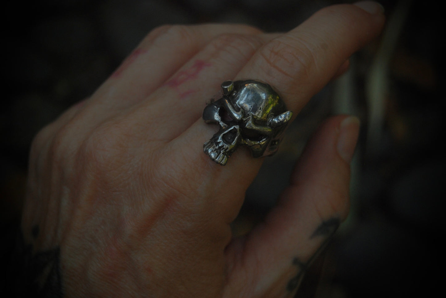 Skull ring 2 sz-8.25