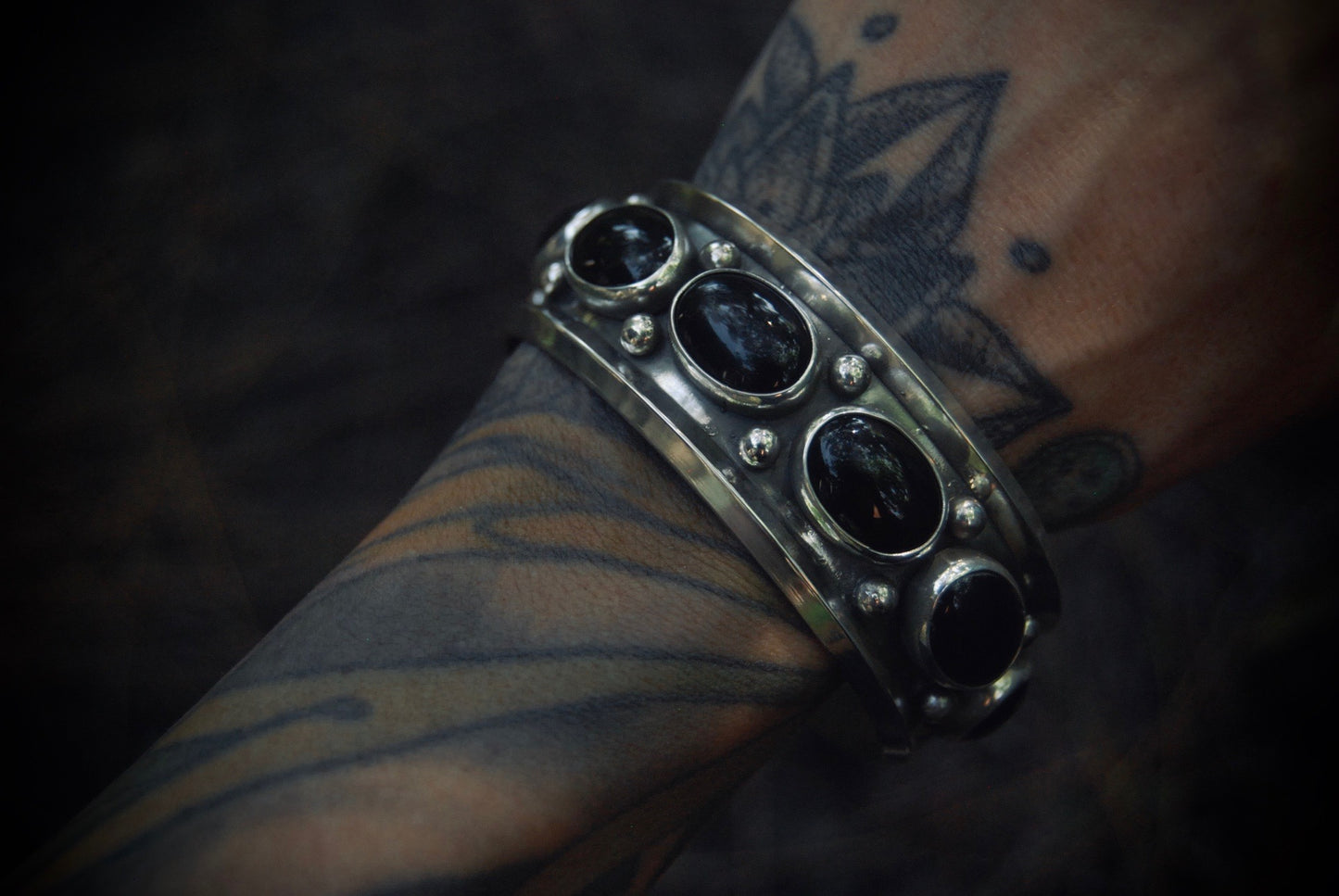 Oyasumi Cuff