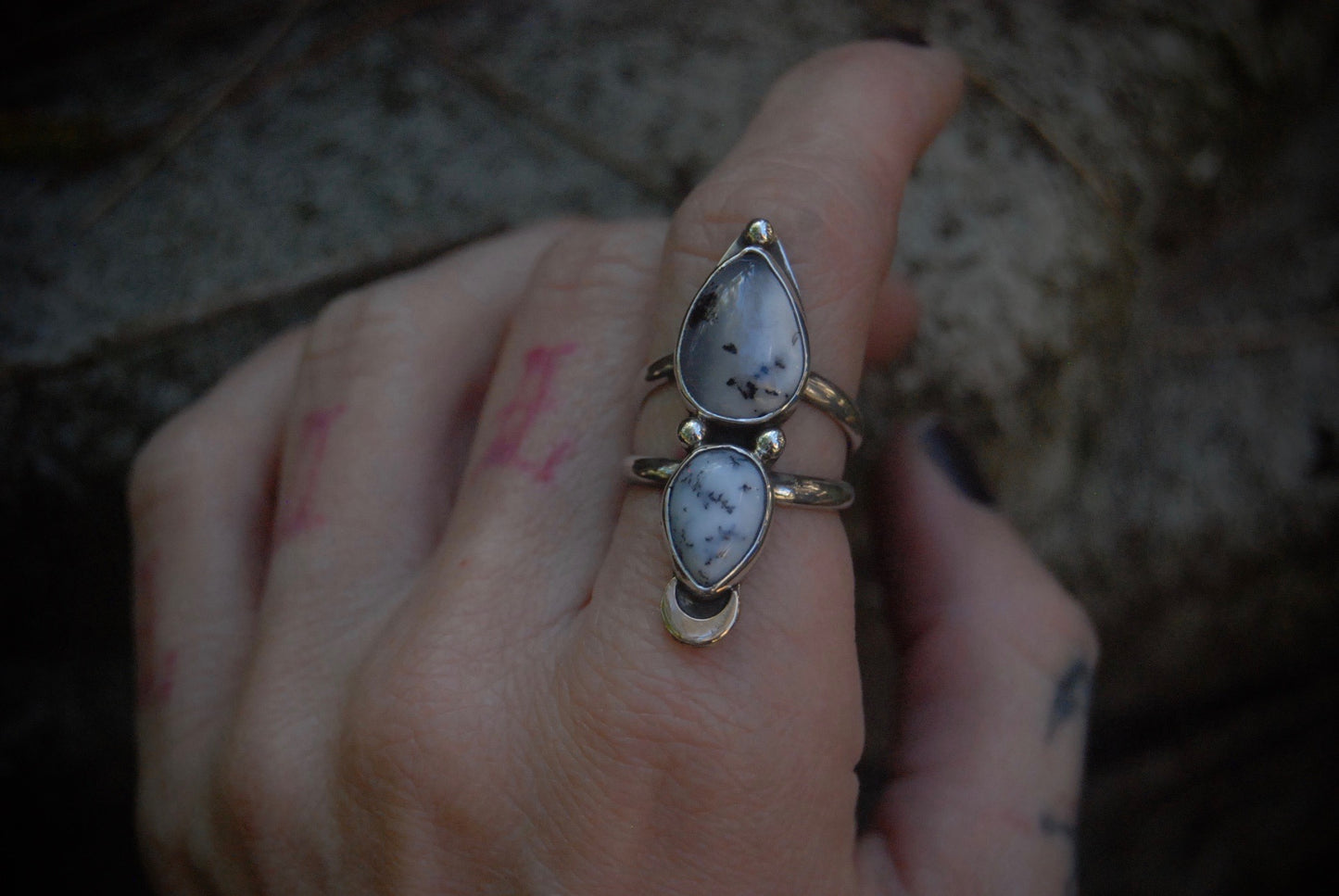 moon set ring sz- 6.5