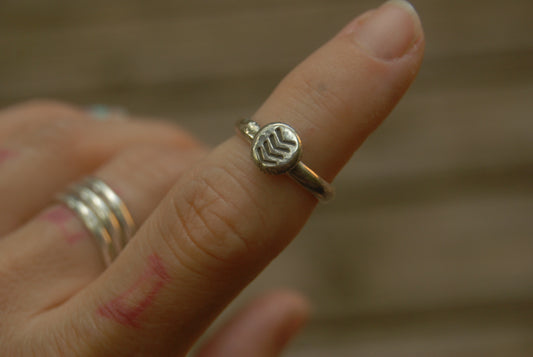 Arrow nugget stack ring sz- 4.75