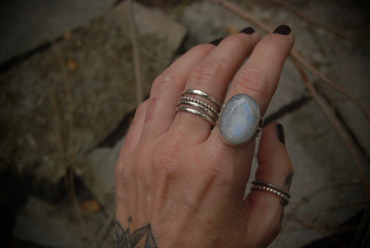 Oval Moonston Ring sz-6.5