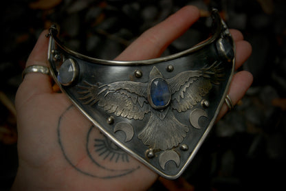 MTO Raven Neck Cuff