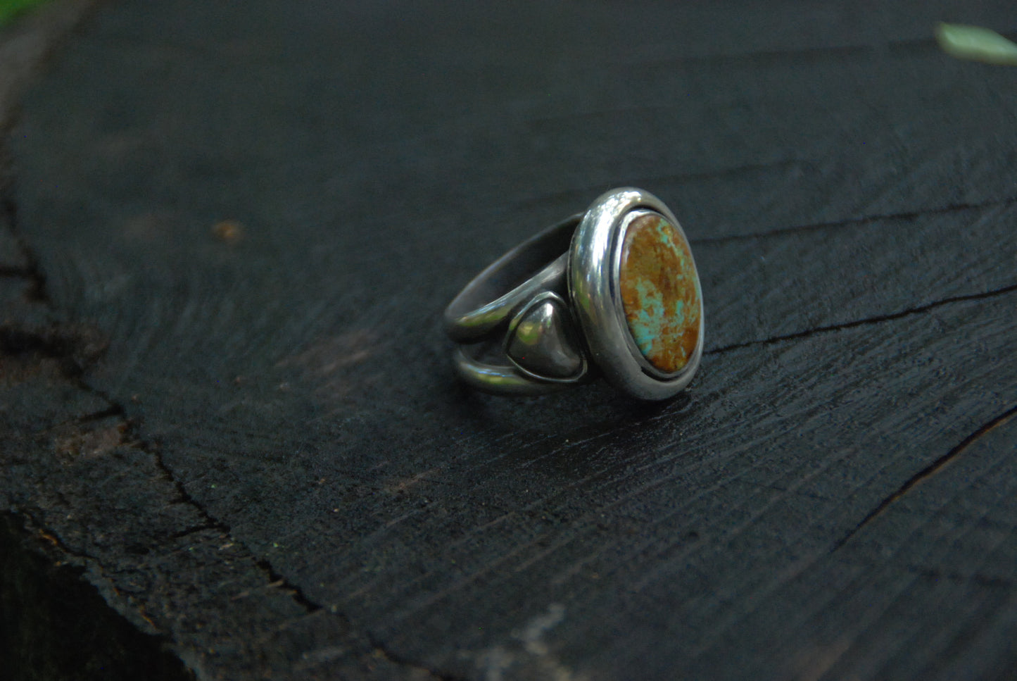 Repousse shadow box ring