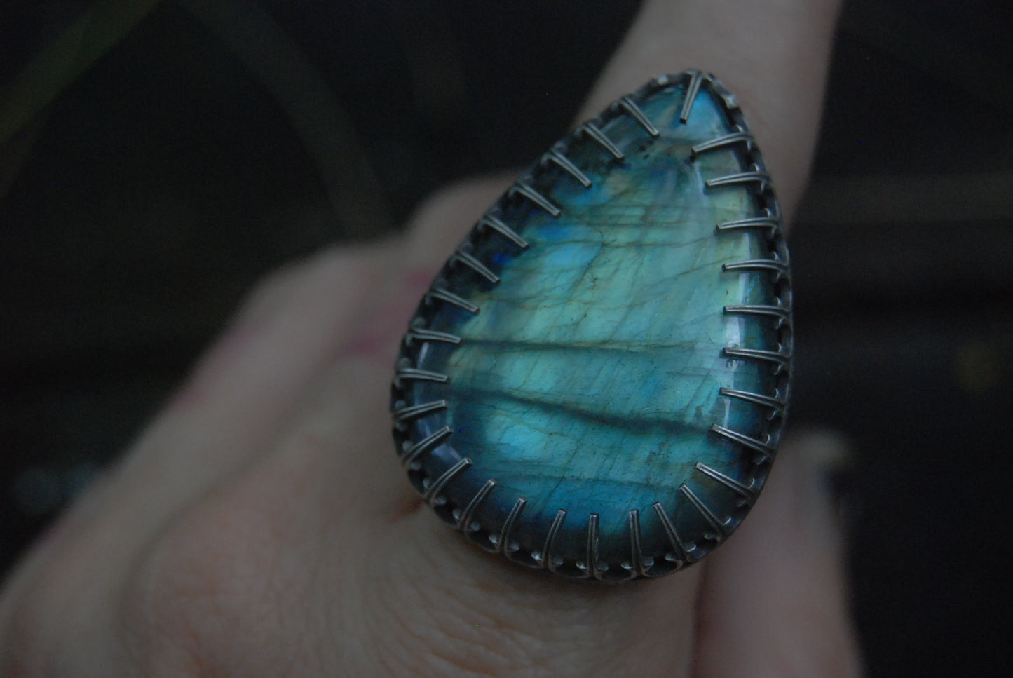 Blue dagger ring *sz 8*