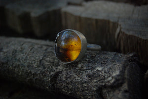 Double leaf amber ring