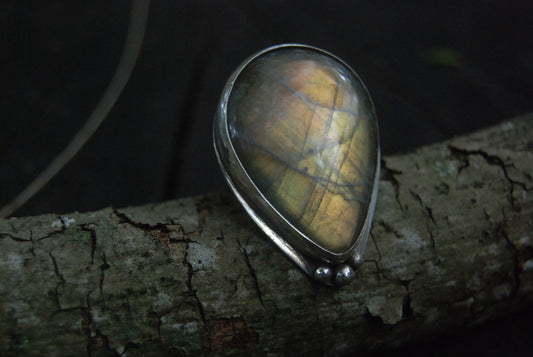 Beaded point ring *sz 8*