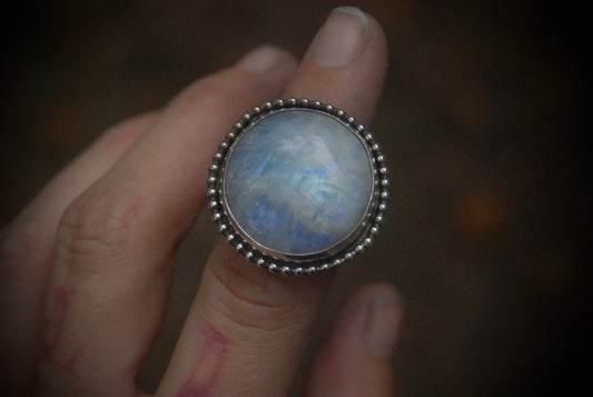 Round Moonstone Rind sz-5.5