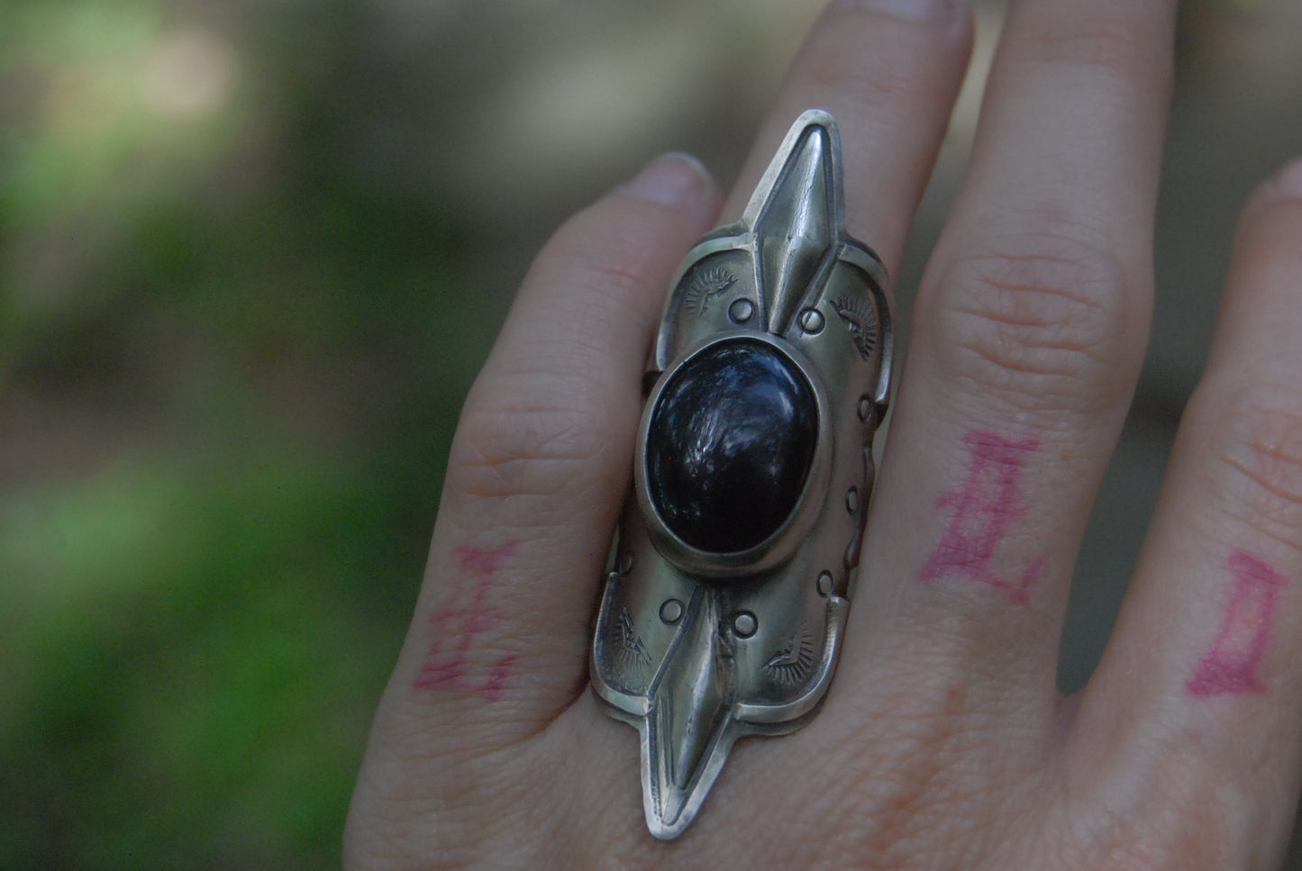 Onyx repousse saddle ring