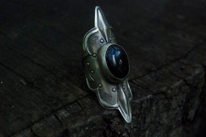 Onyx repousse saddle ring