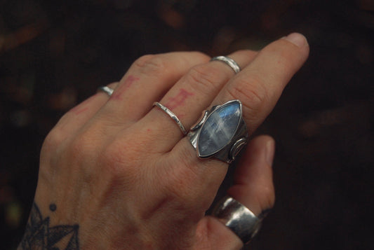 Moonstone Shield Ring sz-6.75