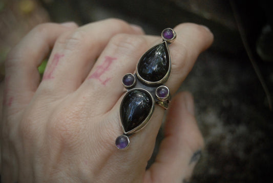 onyx drop ring |size-6|