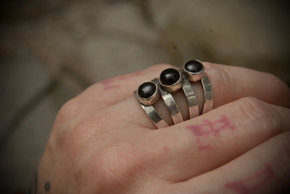 Onyx Rib Knuckle Ring sz-6