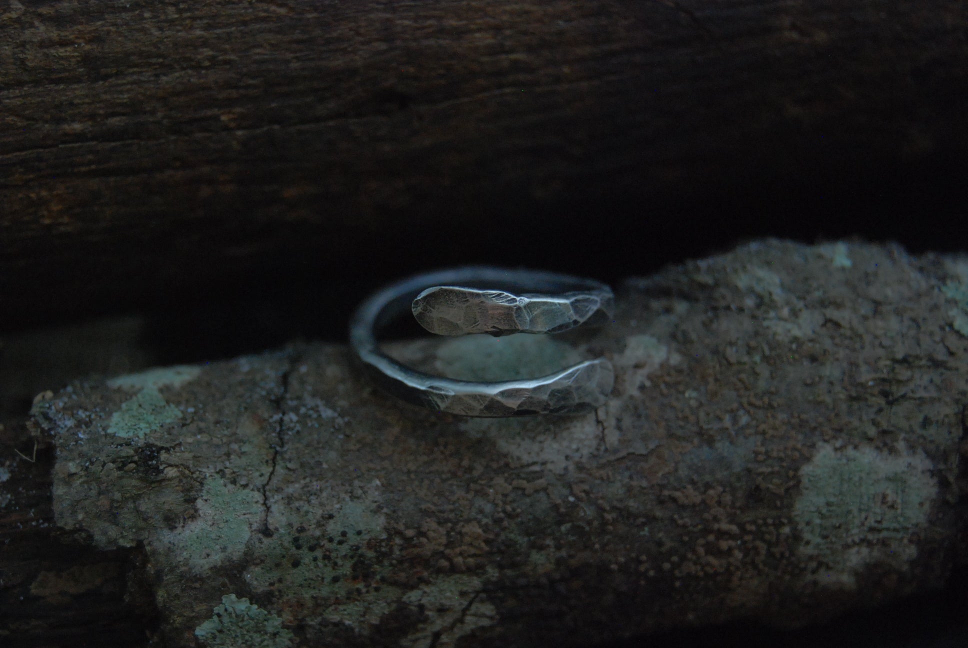 Hammered thick band ring