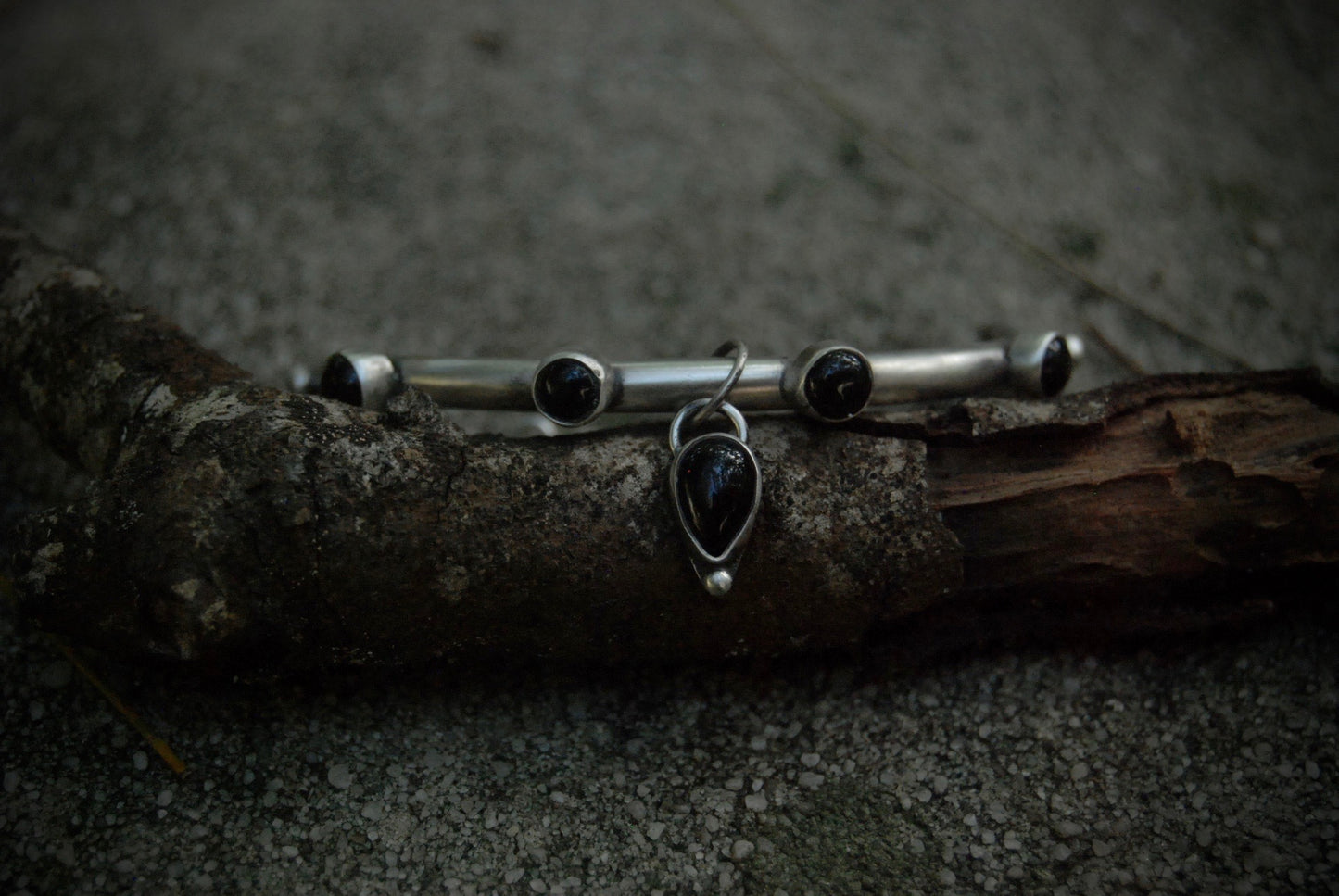 Onyx drop cuff