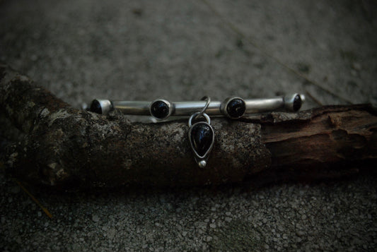 Onyx drop cuff