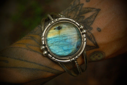 Ikshana Cuff