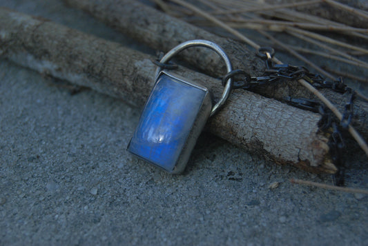 SIREN- Simple moonstone necklace