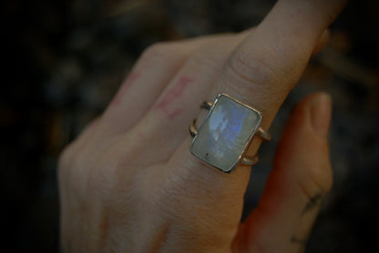 Medium Simple Moonstone Square sz-8.75