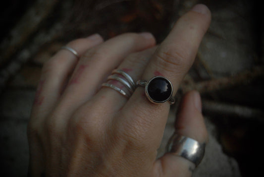 Simple Onyx Ring sz-6